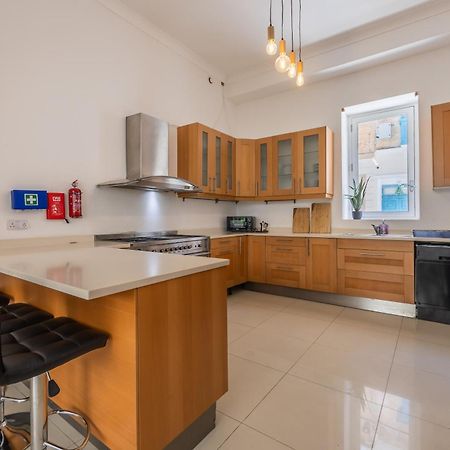 Hard To Come By - Modern & Huge House In Sliema Exteriör bild
