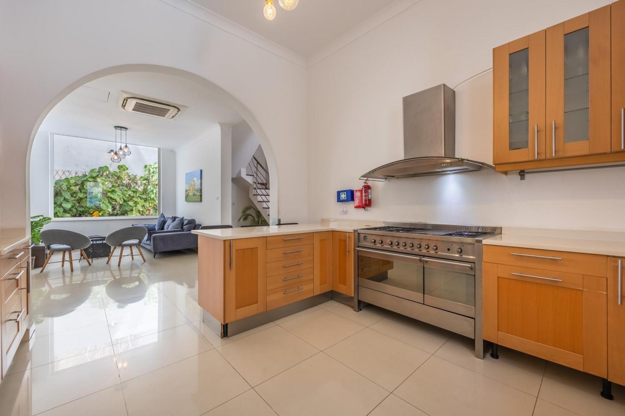 Hard To Come By - Modern & Huge House In Sliema Exteriör bild