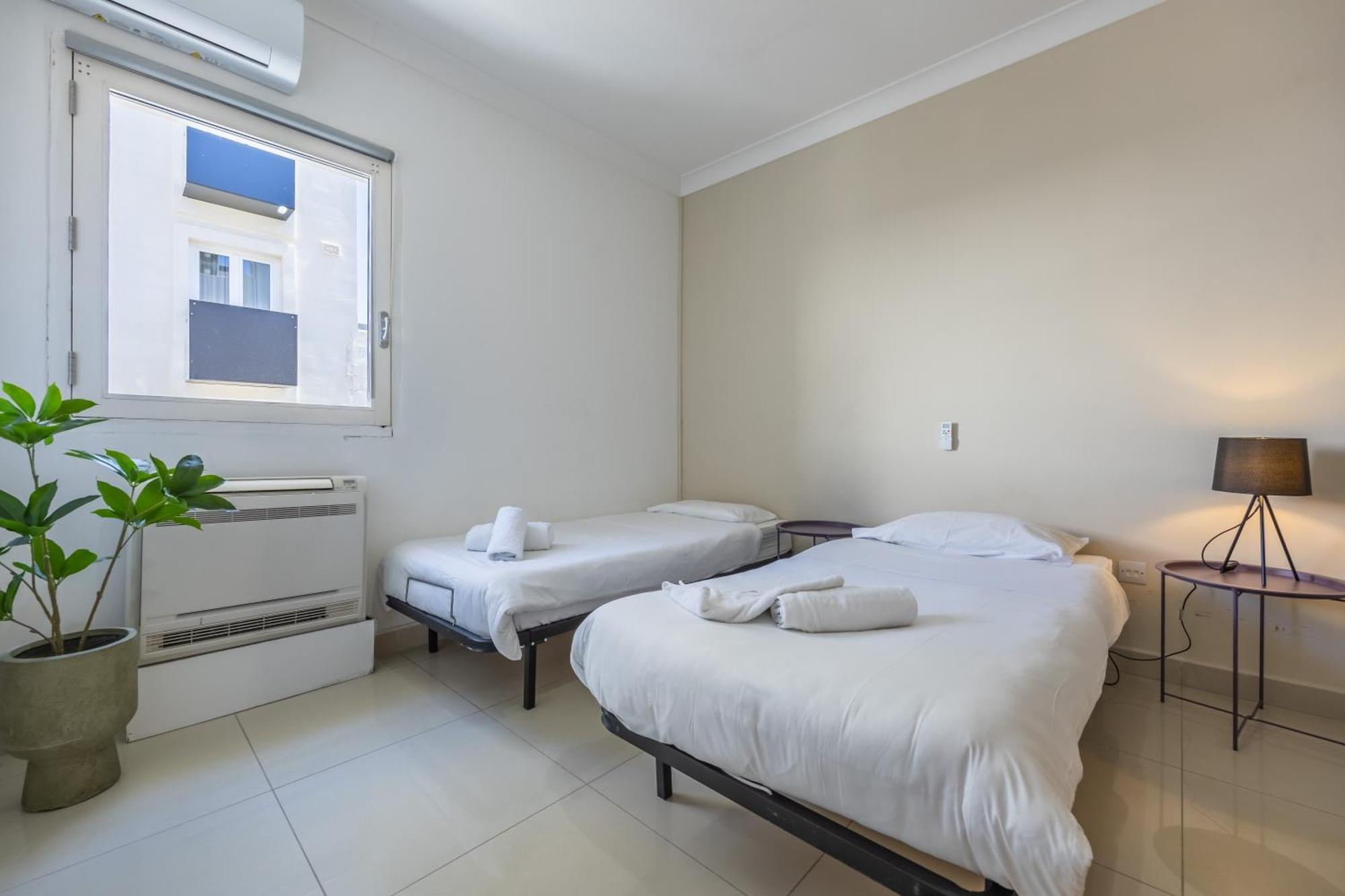 Hard To Come By - Modern & Huge House In Sliema Exteriör bild